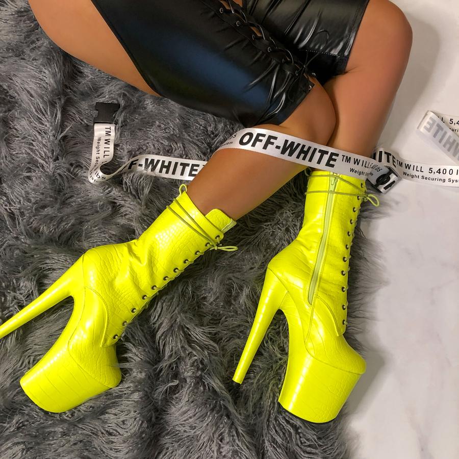 HELLA HEELS OH SNAP