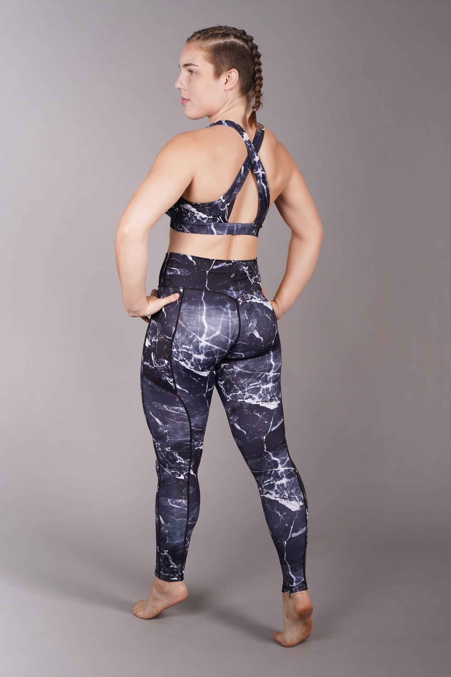 OFF THE POLE ICONIC LEGGINGS - SVART MARMOR