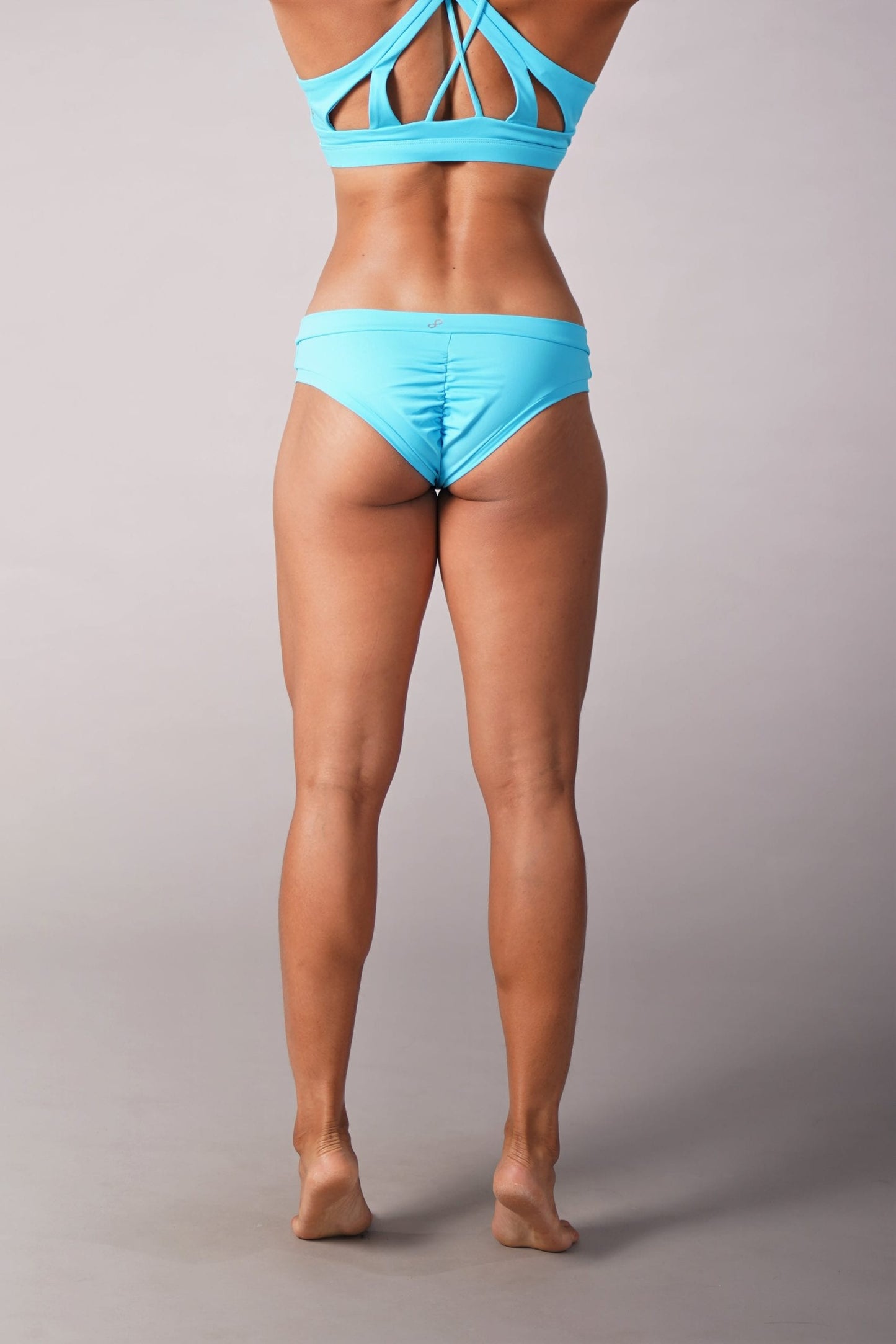 OFF THE POLE CLASSIC SCRUNCH SHORTS- LYS BLÅ
