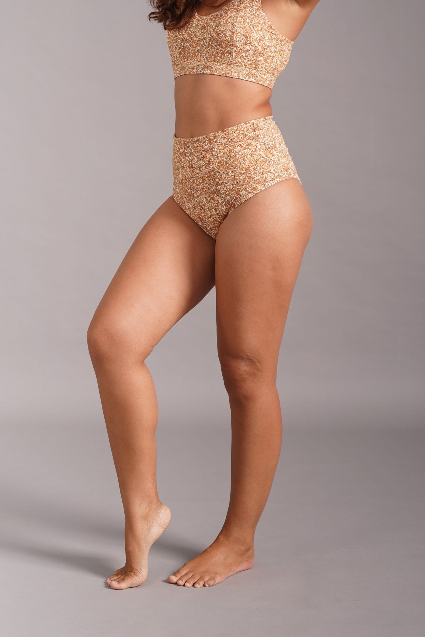 OFF THE POLE SCRUNCH HIGH WAIST SHORTS- GULL