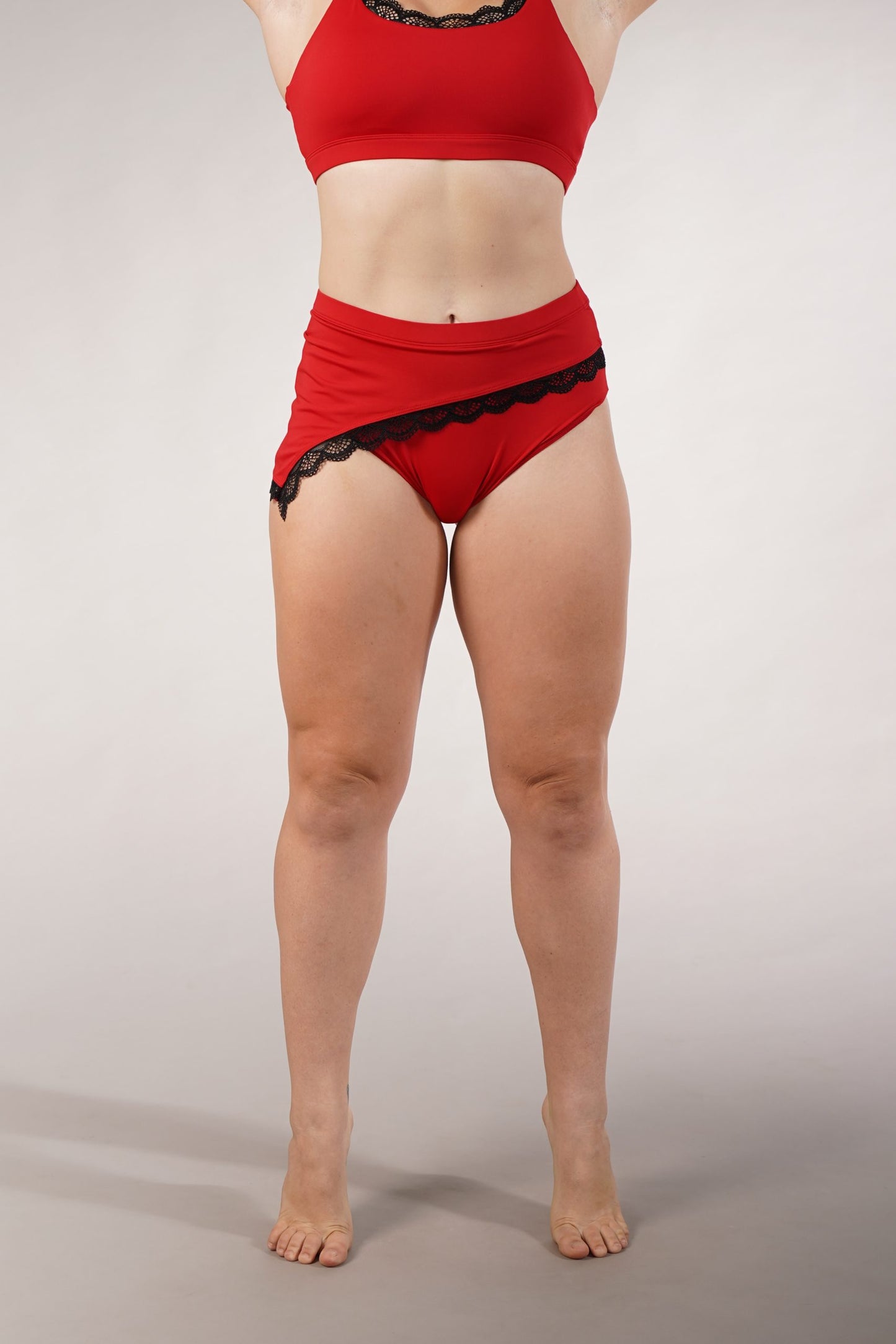 OFF THE POLE LACE SHORTS RØD