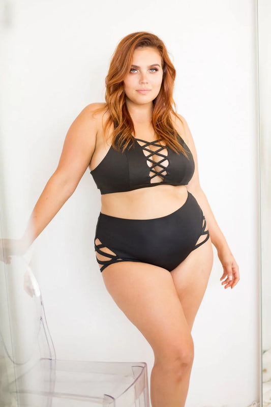 LUNALAE CROSS SECTION SHORTS - CUT OUT HIGH WAIST SHORTS SVART