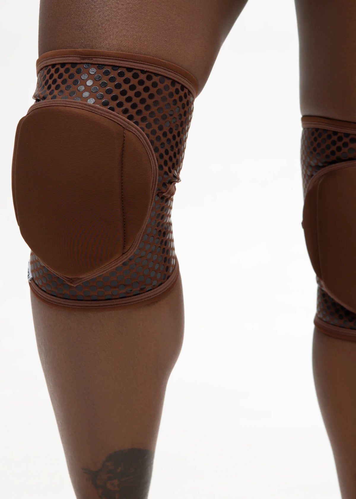 KNEBESKYTTERE GRIPPY SLEEK - FLERE FARGER