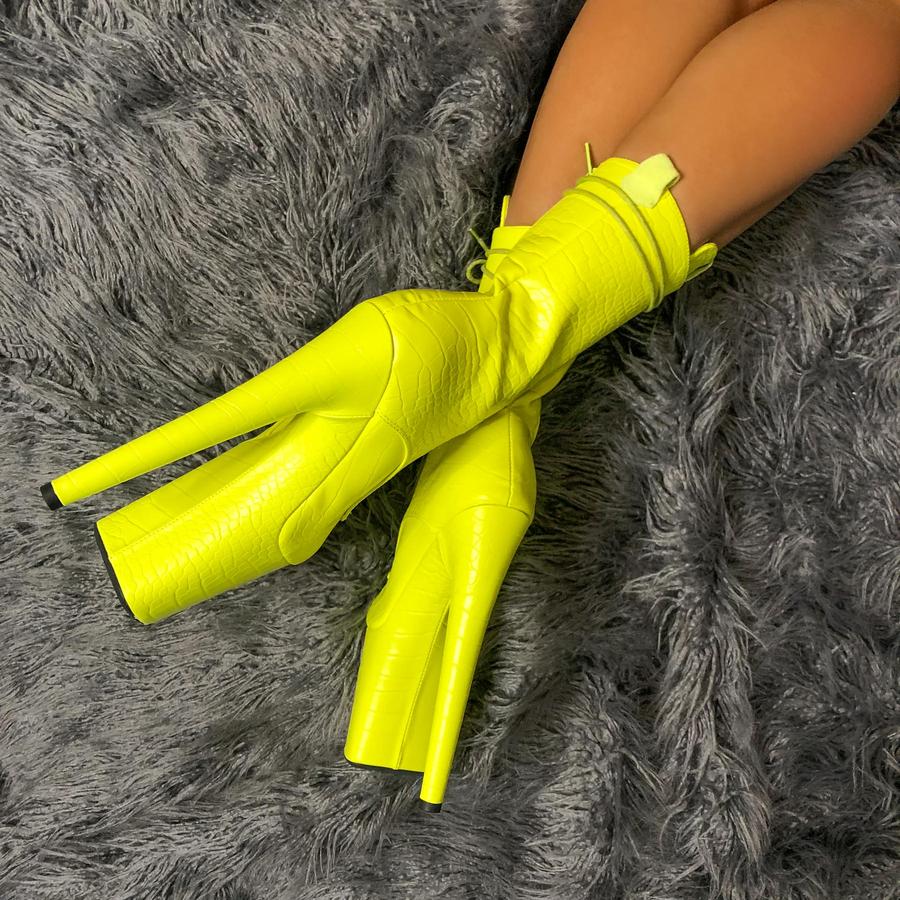 HELLA HEELS OH SNAP