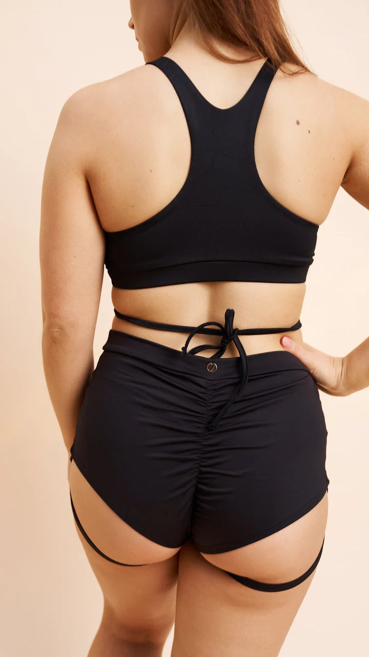 LUNALAE LURE YOU SHORTS - HIGH WAIST SCRUNCH GARTER SHORTS - SVART