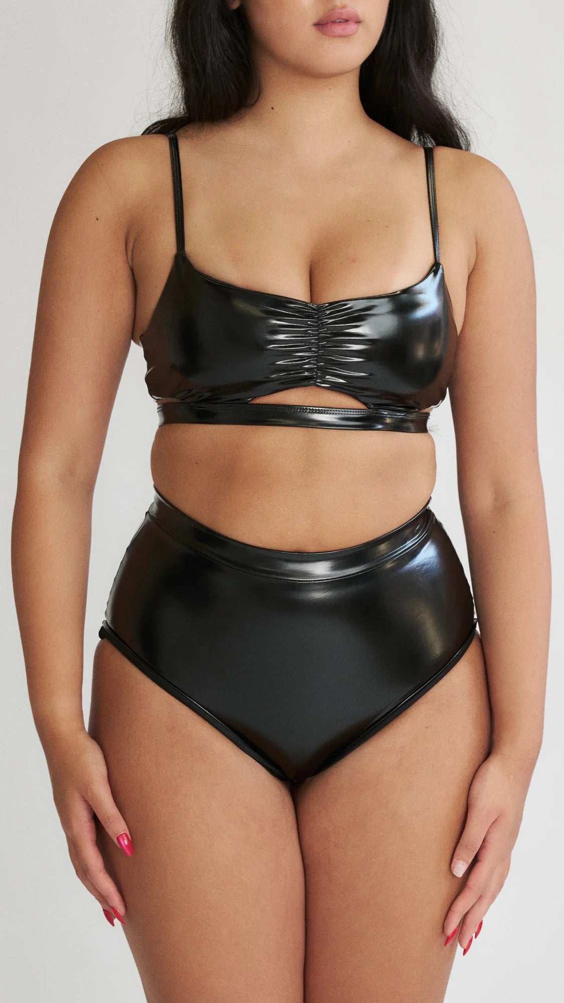 LUNALAE PAIGE CUT OUT TOP - PU FLERE FARGER