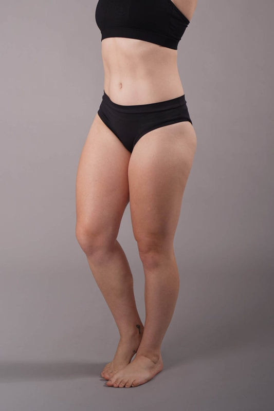 OFF THE POLE CLASSIC SCRUNCH SHORTS- SVART