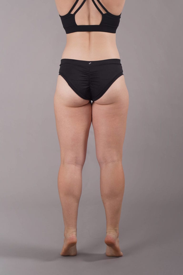 OFF THE POLE CLASSIC SCRUNCH SHORTS- SVART