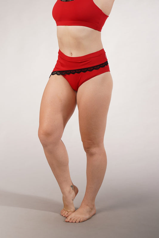 OFF THE POLE LACE SHORTS RØD