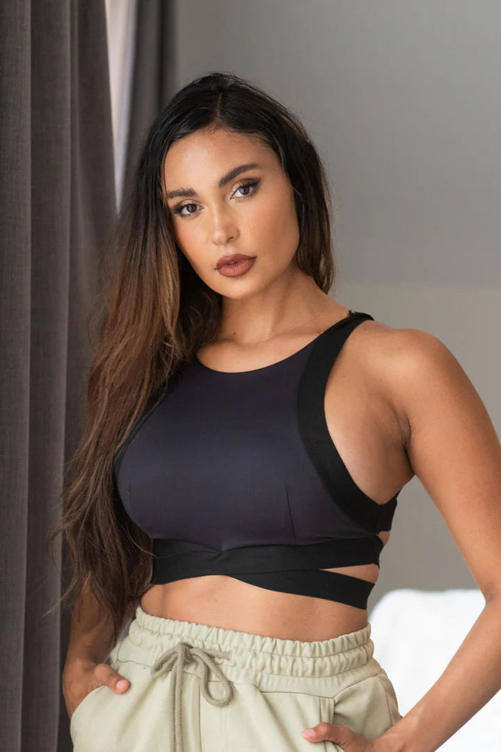 LUNALAE SERENA TOPP - STRAPPY HIGH SUPPORT SPORTS BRA RECYCLED - SVART