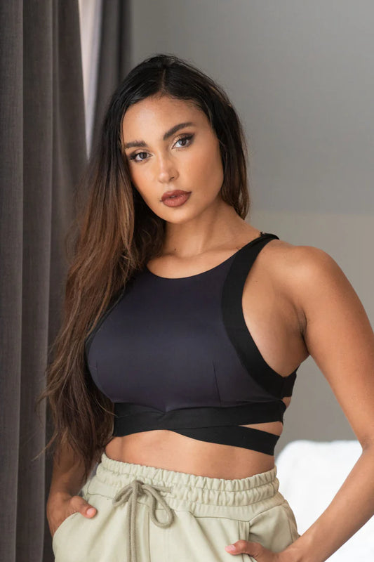 LUNALAE SERENA TOPP - STRAPPY HIGH SUPPORT SPORTS BRA RECYCLED - SVART