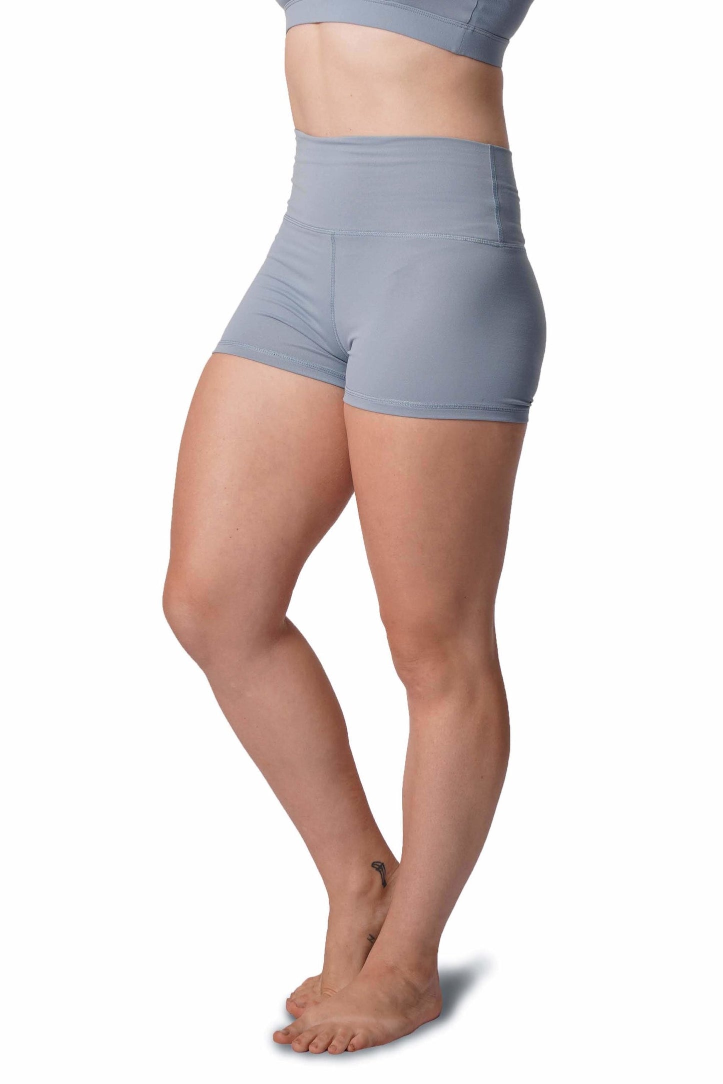 OFF THE POLE SCRUNCH BUTT SHORTS - HIMMELBLÅ