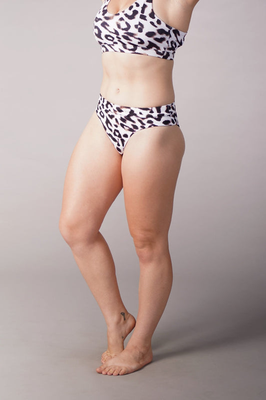 OFF THE POLE CLASSIC SCRUNCH SHORTS- LEO
