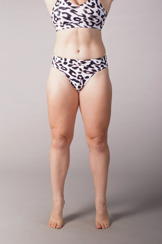 OFF THE POLE CLASSIC SCRUNCH SHORTS- LEO
